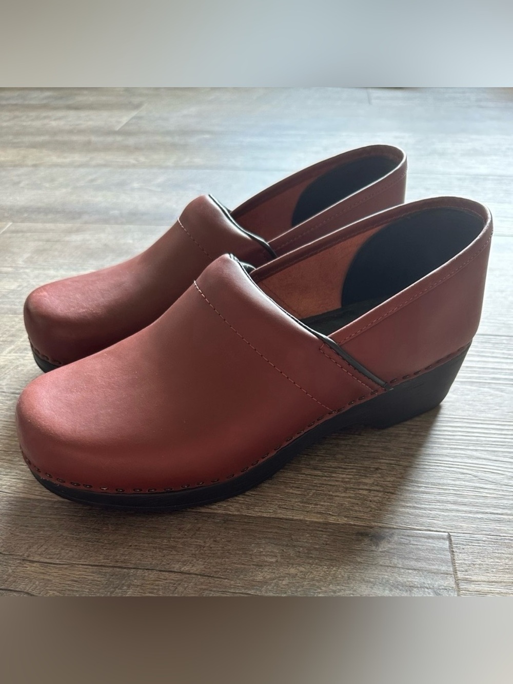 NWOB Women’s L.L. Bean Leather Slip On Clogs - Size 41
